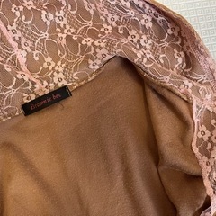 ブラウンパーカー　ピンクのレース飾り付きで可愛いの画像