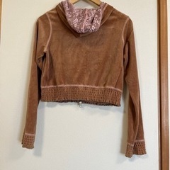 ブラウンパーカー　ピンクのレース飾り付きで可愛いの画像