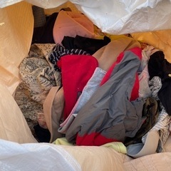 服大量にあります…業者の方などいかがですか？