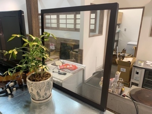 飛沫防止パネル　アイアンブラウン