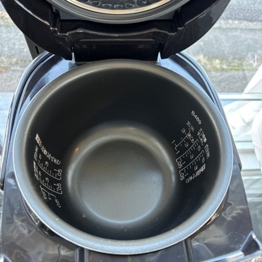 販売 ZOJIRUSHI︎炊飯器.5.5合.2019年 6040 品 2019年製 象印 NP-VZ10