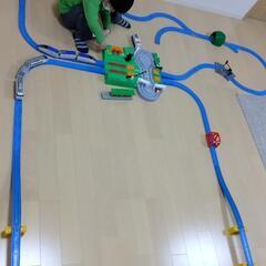 大幅値下げしました。　プラレール踏み切りステーション、他まとめ売り。の画像