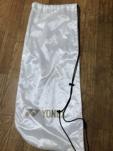 おまけ付き硬式テニスラケット、バッグ、専用袋。