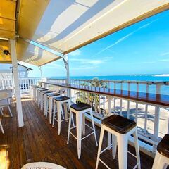 海を見渡せる絶景カフェ！「タコライスcafe きじむなぁ ウミカジテラス店」カフェスタッフの画像