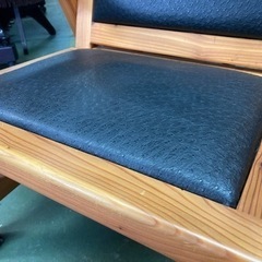 ● 1人用ソファー、木製フレームの画像