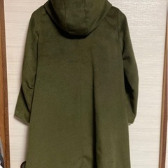 カーキ　コートの画像