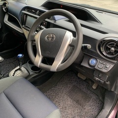 中古車トヨタアクアの画像