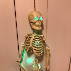 光るガイコツ飾りの画像