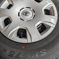 ディーラー新車外し溝9.99割ほぼ新品　トヨタ 200系 ハイエース 純正 195/80R15　タイヤホイール4本セット　純正ナット24個付きの画像