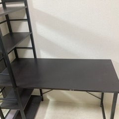 他の方と決まりました。机 ネジがいくつかありませんが、使えます。