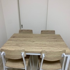 【ほぼ新品】4人がけダイニングテーブルの画像