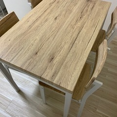 【ほぼ新品】4人がけダイニングテーブルの画像