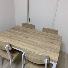 【ほぼ新品】4人がけダイニングテーブルの画像