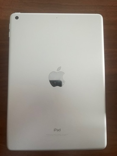 iPad (第5世代) Wi-Fiモデル 32GBシルバー