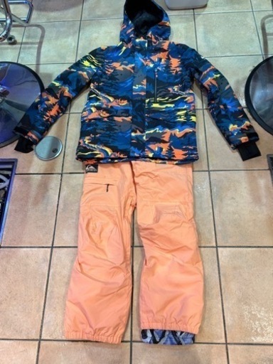 スノボーウェアー上下セットサイズ150〜165位未使用に近い