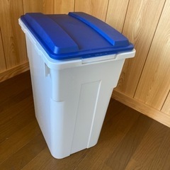 ゴミ箱の画像