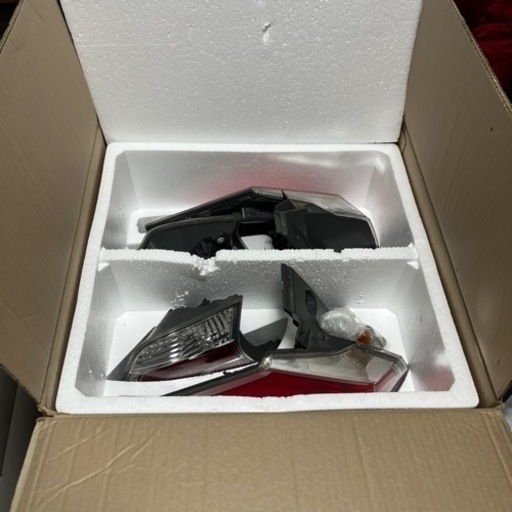 エクストレイル t32   前期型　テールランプ