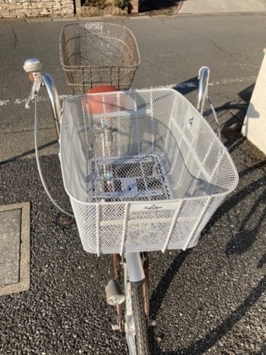 子供乗せの自転車に籠をつけました。