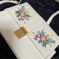 新品🌸GU 刺繍入りショルダーバッグ 値下げしました。の画像