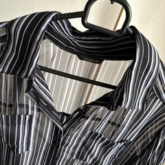 ストライプ柄の薄手Ｙシャツ👗の画像