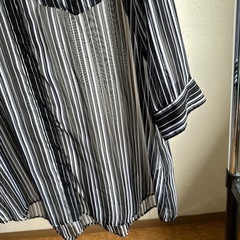 ストライプ柄の薄手Ｙシャツ👗の画像
