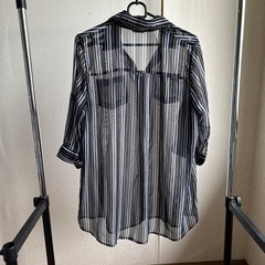 ストライプ柄の薄手Ｙシャツ👗の画像