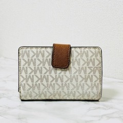 MICHAEL KORS マイケル コース 二つ折り財布の画像