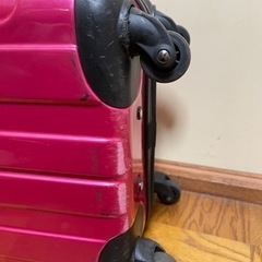 機内持ち込みスーツケース　訳あり　ピンクの画像