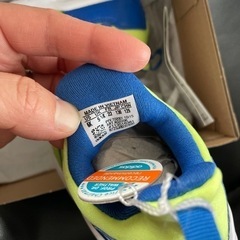 adidasベビーシューズ13cmの画像