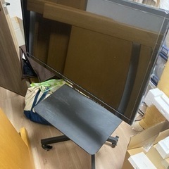 32型テレビ USB録画機能 キャスタースタンド付きの画像