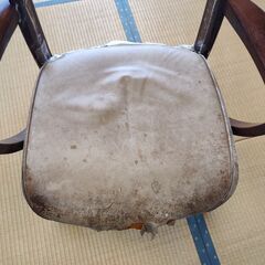 ★Curb Alert★ 古い椅子、ダイニングチェア 一脚－取りに来られる方に無料での画像