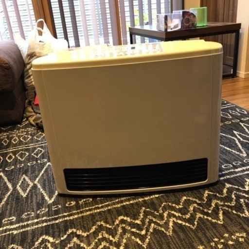 ガスファンヒーター