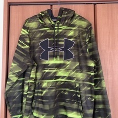 【取引中】アンダーアーマー　パーカー
