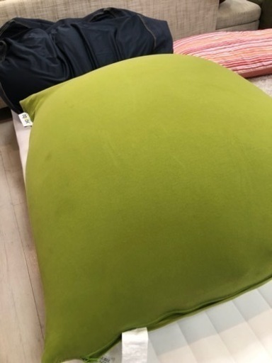 ショップ 取りに来れる方限定！Yogiboのクッションです！ 引き取り限定