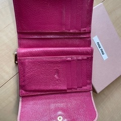 【終了】【正規店購入】miu miu 財布 ピンク PRADAの画像