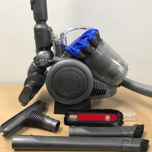 2301-408  Dyson 掃除機　DC26 付属品は揃ってないです　傷、汚れあります　現状お渡し　動作確認済