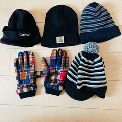 ニット帽4着、手袋1セット