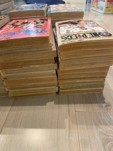 受け渡し予定者決定】ONE PIECE 漫画 1〜83巻 ＋関連本4冊 【公式 