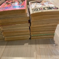 【受け渡し予定者決定】ONE PIECE 漫画  １〜８３巻 ＋関連本４冊の画像