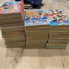 【受け渡し予定者決定】ONE PIECE 漫画  １〜８３巻 ＋関連本４冊の画像