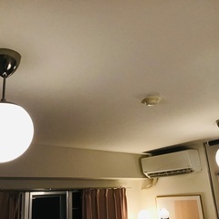 IKEAの天井照明２つ
