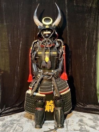 現代甲冑着用等身大成人用 牛角両脇立日月輪前立兜黒糸威二枚胴威具足　鎧櫃鎧立付属/威風堂々/美品/