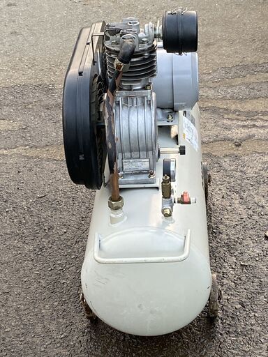 現物確認歓迎 初期不良対応します 動作品 イワタ 10Kgf/c㎡ コンプレッサ TLP15-10　　L15P-10　タンク容量70L