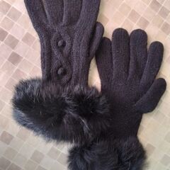 #婦人手袋　#黒毛糸ファー付き。の画像