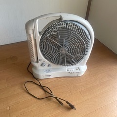 ラジオ・ライト付き充電扇風機？