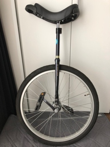 【室内保管】大人用一輪車MYS ULTIMATE ブラックパール 24インチ(47-507)24×1.75 小型空気入れ付き