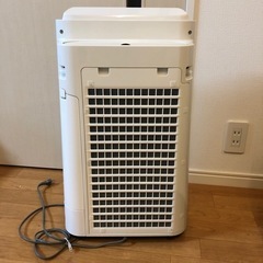 お譲り先決まりました　シャープ　空気清浄機　KC-J50の画像