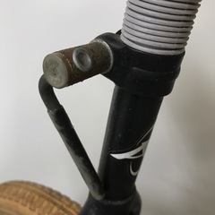 N2301-414  AVIGO   一輪車  16インチ　傷、汚れ、サビあります　現状お渡しの画像