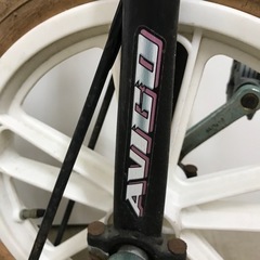 N2301-414  AVIGO   一輪車  16インチ　傷、汚れ、サビあります　現状お渡しの画像