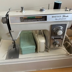 古い家庭用ミシン　ブラザー